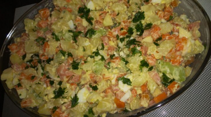 Receita de Salada de Maionese Simples com Batatas, Cenouras e Muito Mais…..