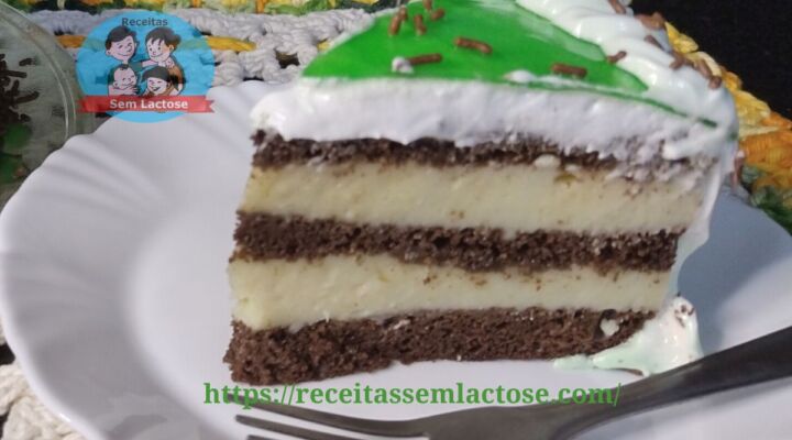 Bolo de Chocolate com Recheio de Limão sem Glúten e sem Lactose