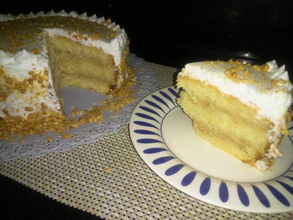 Bolo de Aniversário sem Lactose com Amendoim